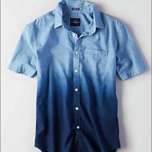 AMERICAN EAGLE Dip Dye Short Sleeve Chambray Shirt